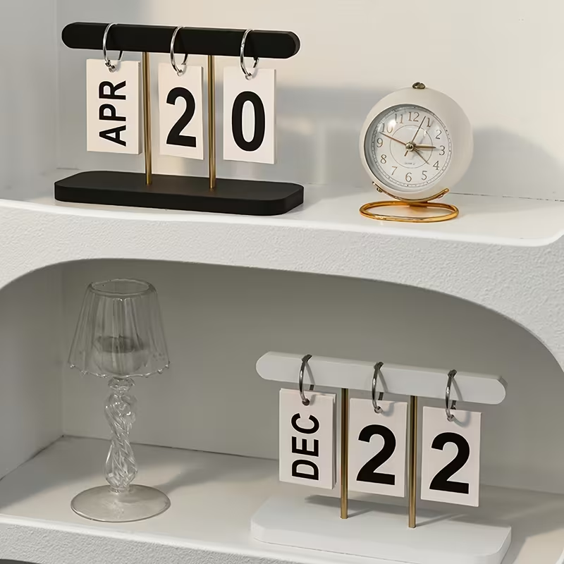 Flip Page Perpetual Desk Calendar – White / Black